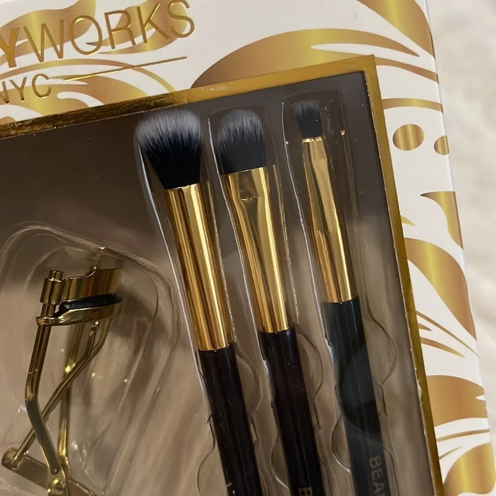 New Beautyworks 5 piece glamour all in one eye kit